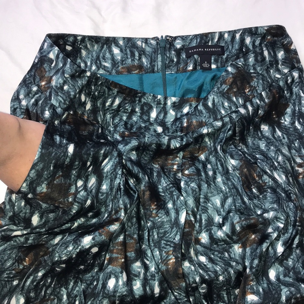 Banana Republic Graffiti Silk Skirt